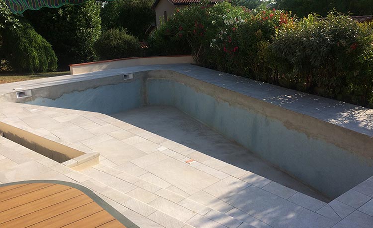 Chantier de rénovation d'une piscine